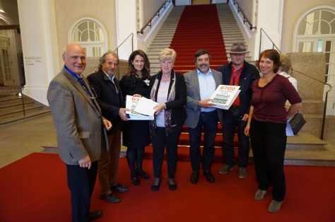 Übergabe der Petition "Rettet endlich den Waginger See" im Bayerischen Landtag